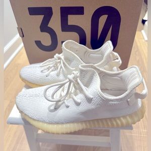 Yeezy Boost 350 V2 Triple White.